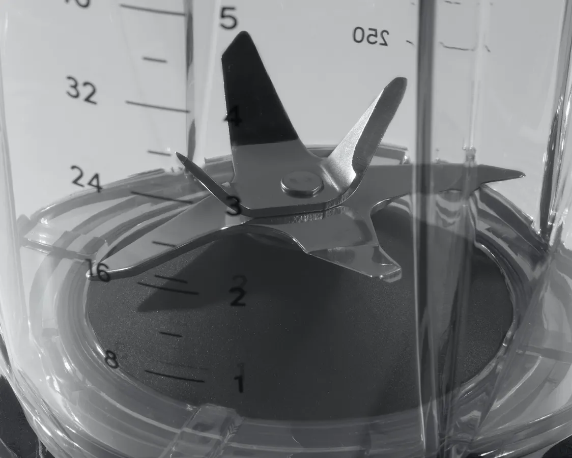 nutribullet Blender Combo easy-twist extractor blade closeup.
